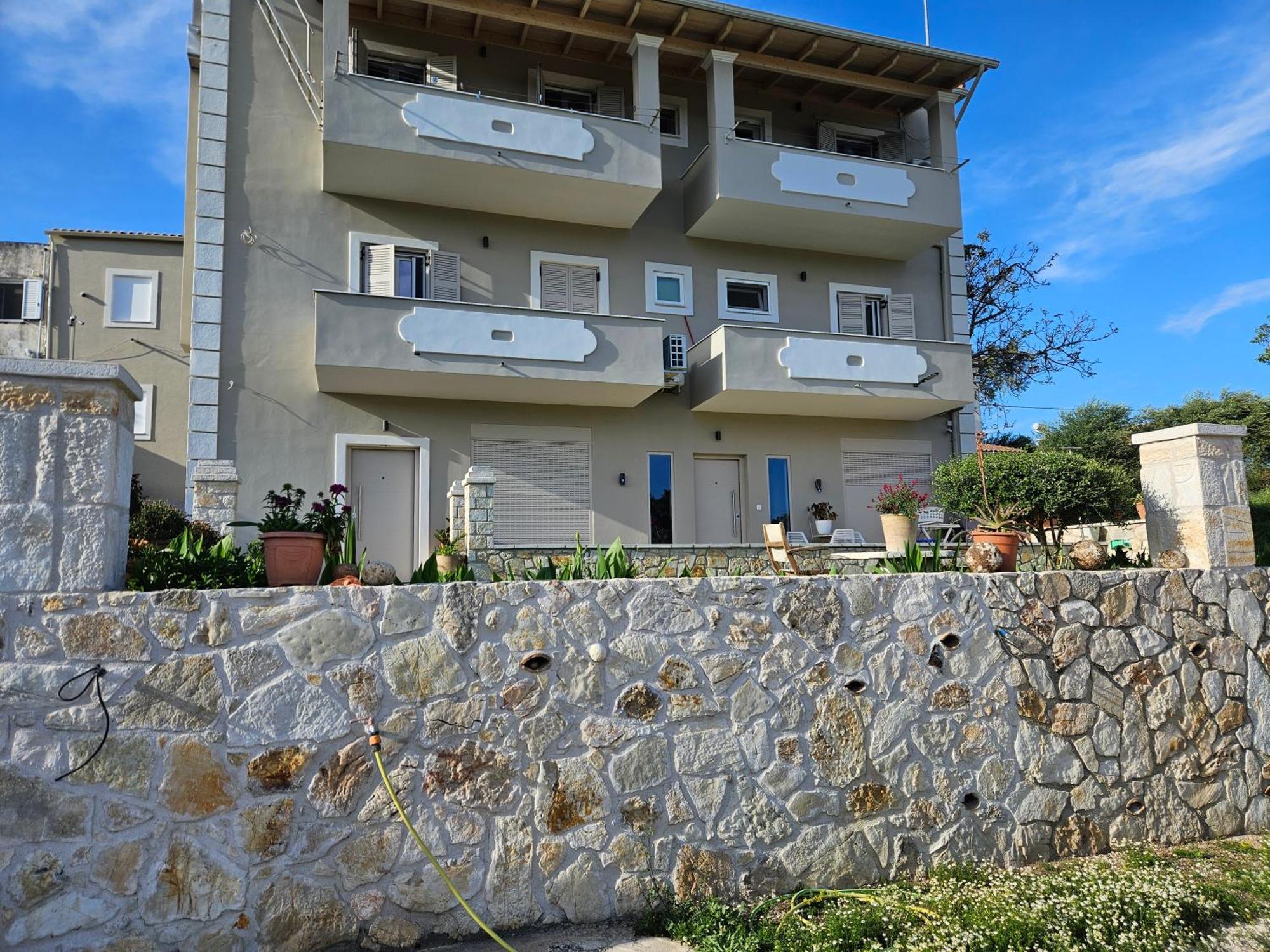Grey Luxury House Apartment Ypsos Exterior foto